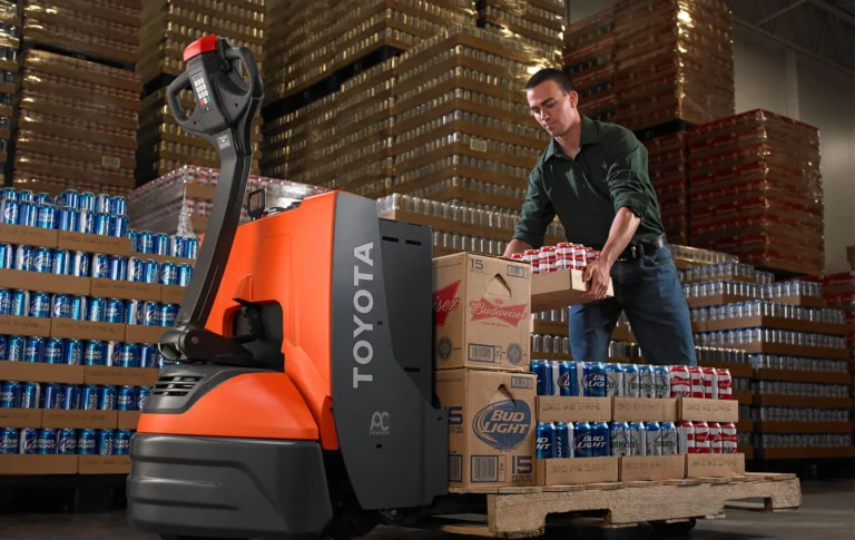 pallet-jacks-and-walkies-in-warehouse-applications-1
